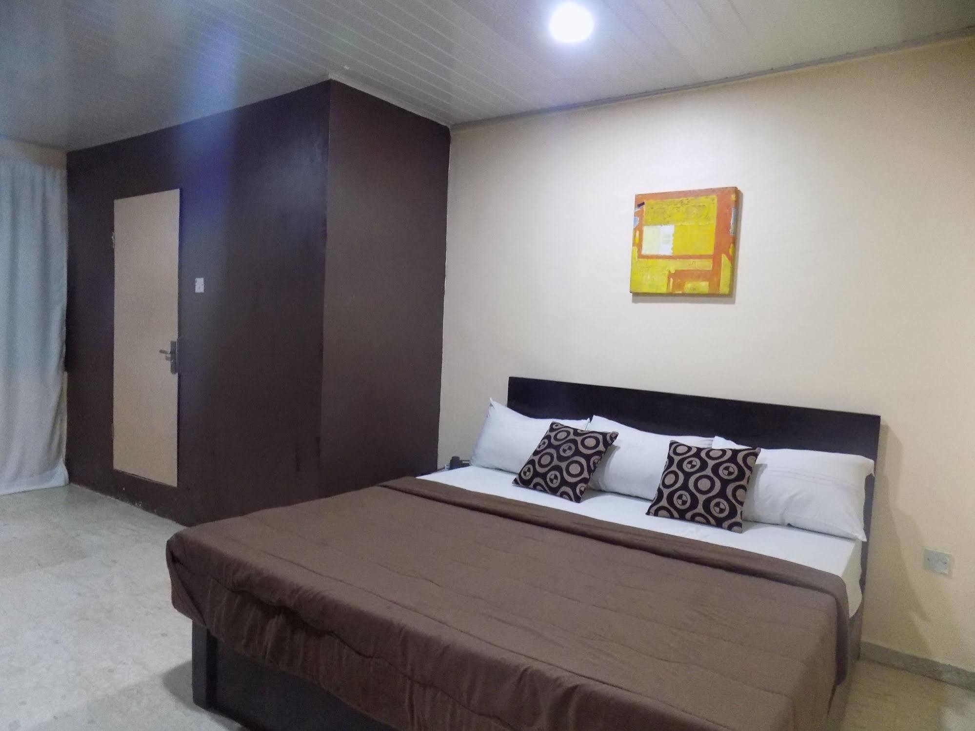 Posh Apartments And Hotel Ikeja Dış mekan fotoğraf
