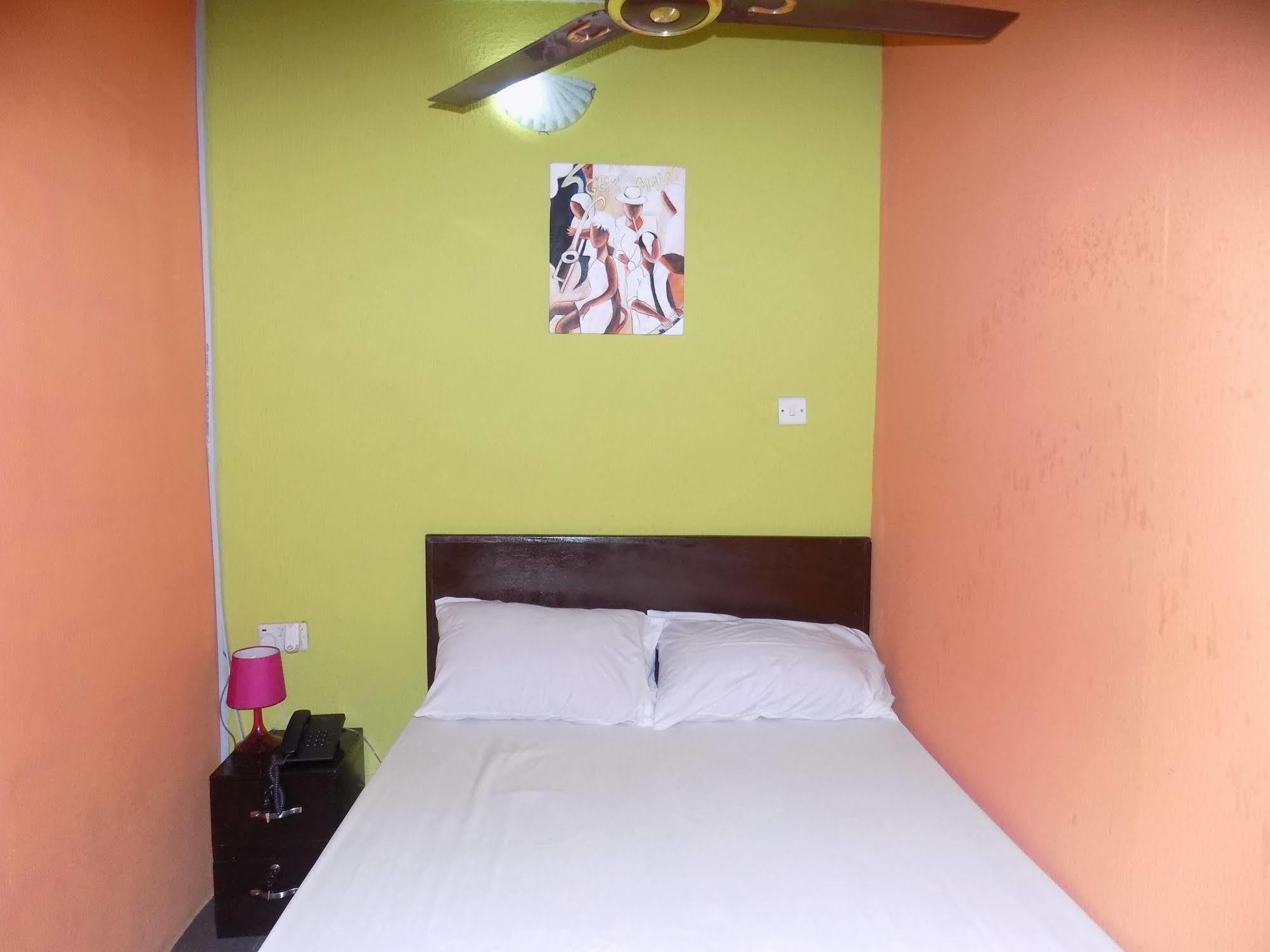 Posh Apartments And Hotel Ikeja Dış mekan fotoğraf